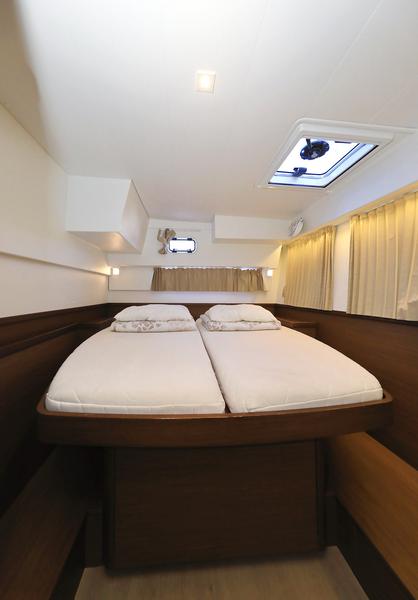 Book yachts online - catamaran - Lagoon 42 - Fleur de Sel - rent