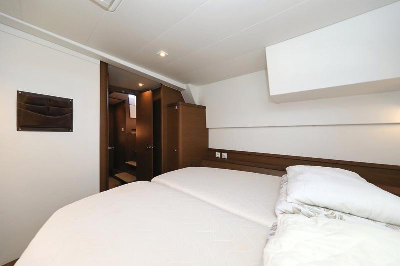 Book yachts online - catamaran - Lagoon 42 - Fleur de Sel - rent