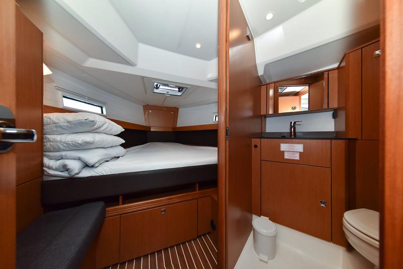 Book yachts online - sailboat - Bavaria Cruiser 41 - CHILL BILL - rent