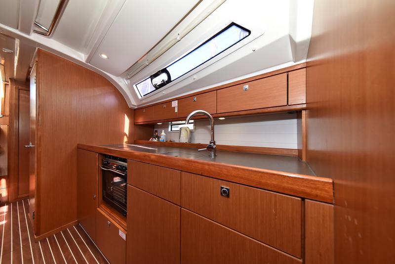 Book yachts online - sailboat - Bavaria Cruiser 41 - CHILL BILL - rent