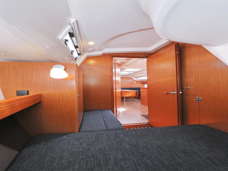 Book yachts online - sailboat - Bavaria Cruiser 37 - Lupe - rent