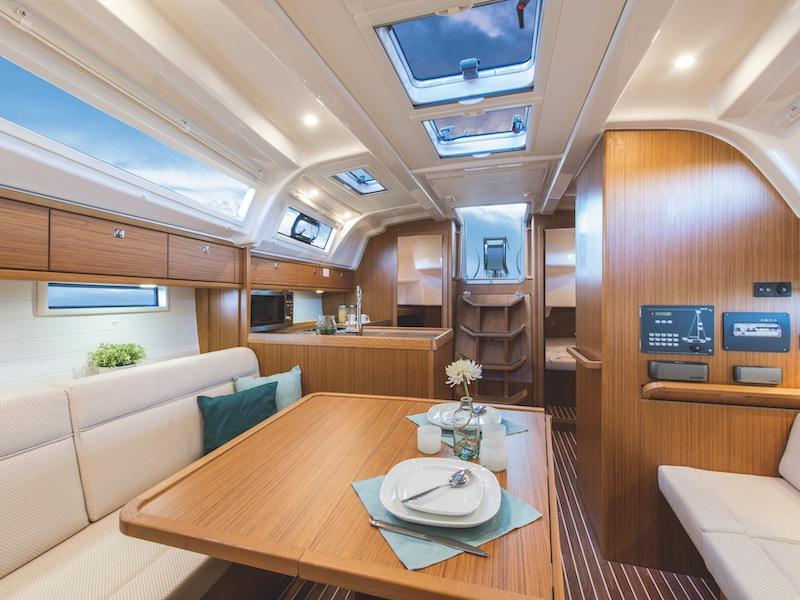 Book yachts online - sailboat - Bavaria Cruiser 37 Style - FORTUNATA - rent