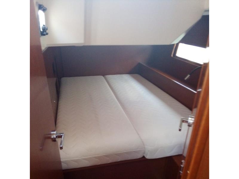 Book yachts online - sailboat - Oceanis 46.1 - 4 cabins - Goldeneye - rent