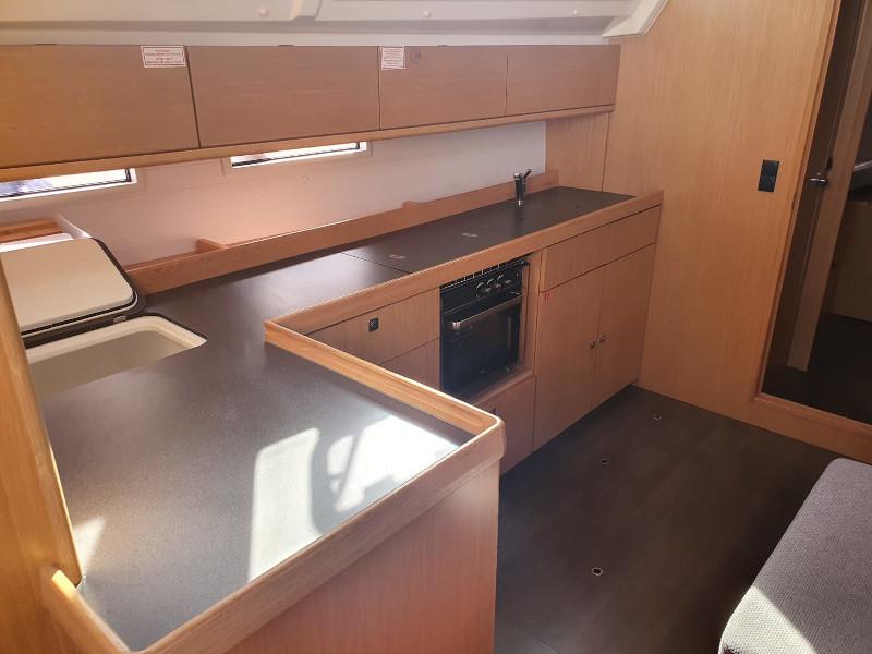 Book yachts online - sailboat - Bavaria Cruiser 46 - Spectre - rent