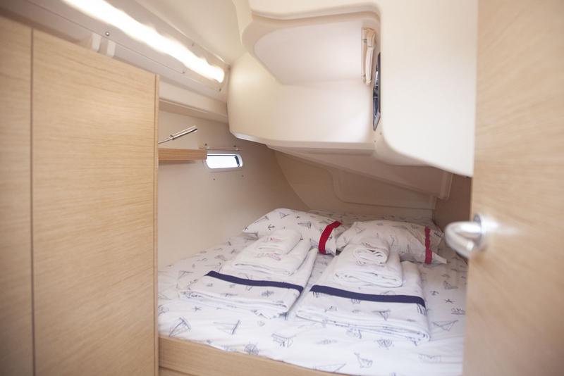 Book yachts online - sailboat - Hanse 388 - Atlas - rent