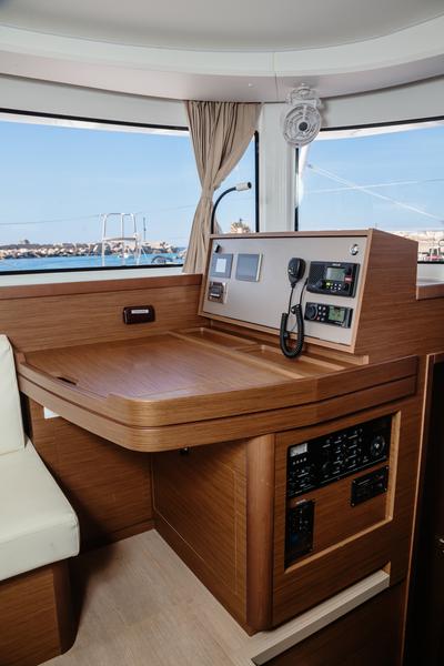 Book yachts online - catamaran - Lagoon 42 - Brivido - Premium line  - rent
