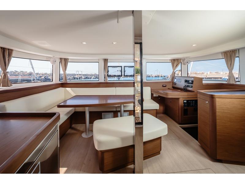 Book yachts online - catamaran - Lagoon 42 - Brivido - Premium line  - rent