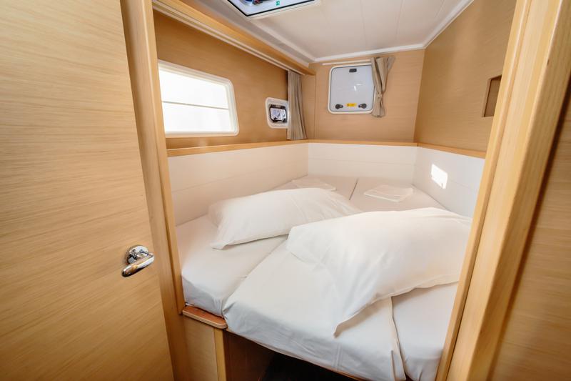 Book yachts online - catamaran - Lagoon 400 S2 - Adorable - Standard line - rent