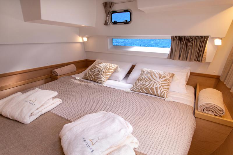 Book yachts online - catamaran - Lagoon 42 (3 cab) - SAILUXE - Zubibbu  - rent