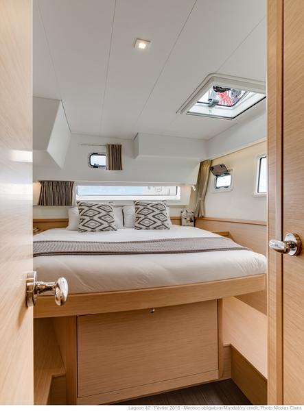 Book yachts online - catamaran - Lagoon 42 - Nacatuli - Comfort line - rent