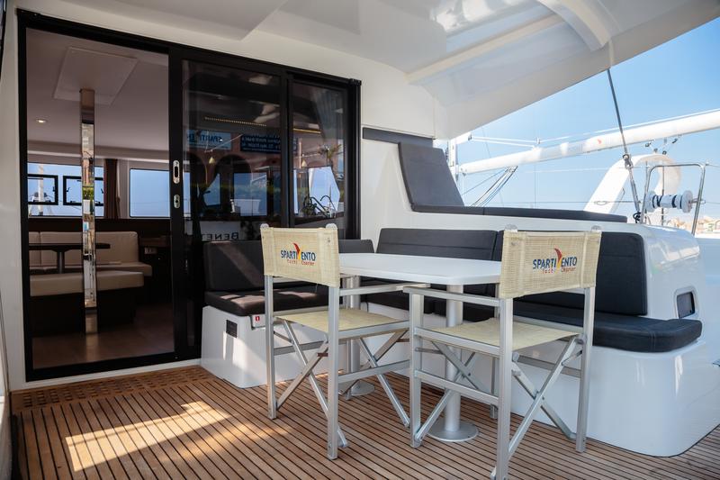 Book yachts online - catamaran - Lagoon 42 - Emozione - Premium line - rent