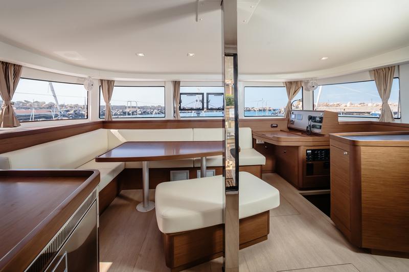 Book yachts online - catamaran - Lagoon 42 - Emozione - Premium line - rent