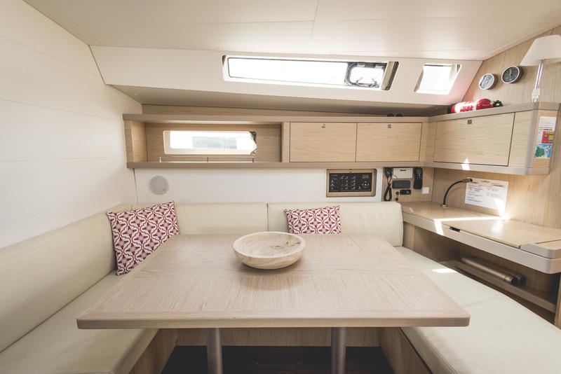 Book yachts online - sailboat - Oceanis 45 - Skylla - Standard line - rent