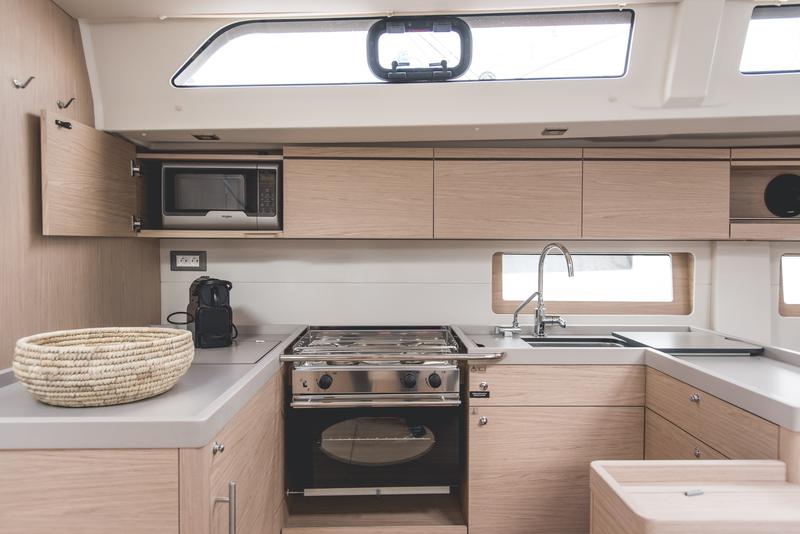 Book yachts online - sailboat - Oceanis 51.1 - Hybris - Premium line - rent