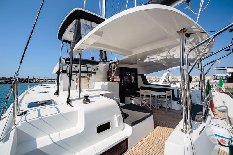Book yachts online - catamaran - Lagoon 42 - Boreas - Comfort line - rent
