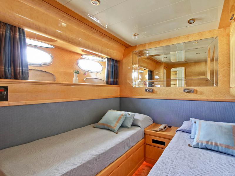 Book yachts online - motorboat - Rizzardi Posillipo Technema 80 - Prime - rent
