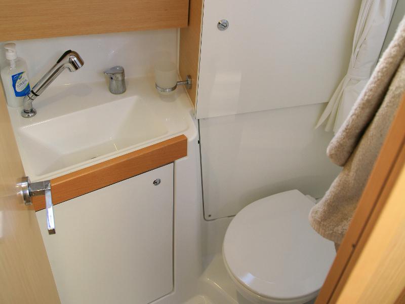 Book yachts online - sailboat - Beneteau Oceanis 38 - ADA - rent