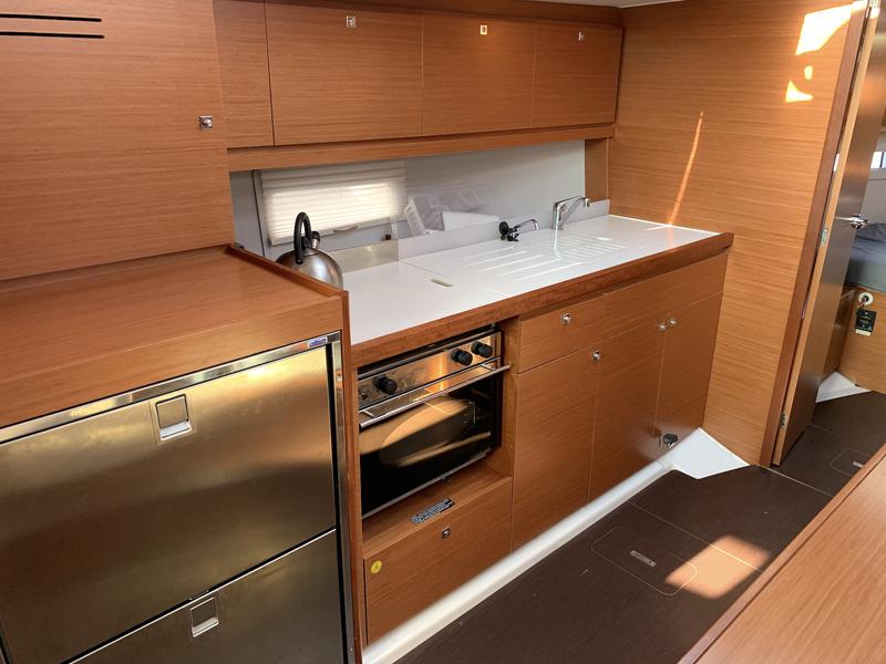 Book yachts online - sailboat - Dufour 390 Grand Large - Barracuda - rent