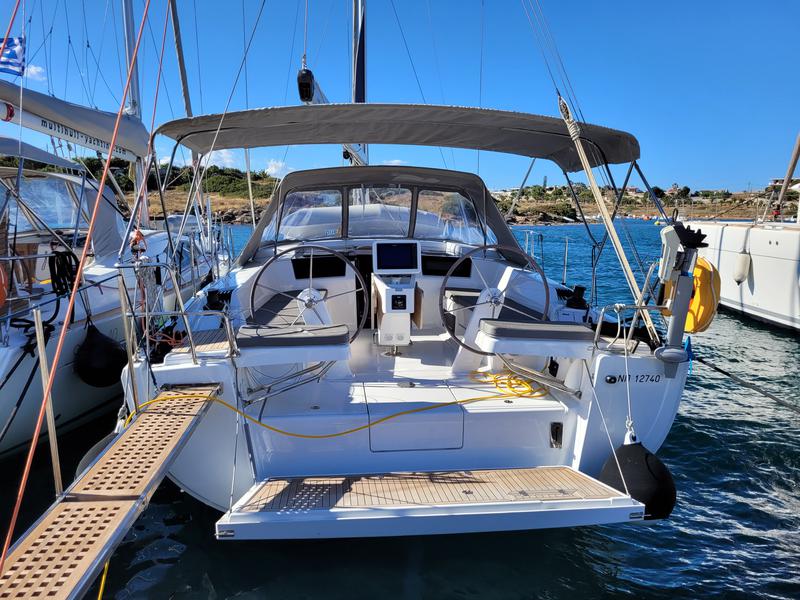 Book yachts online - sailboat - Hanse 418 - heNA - rent