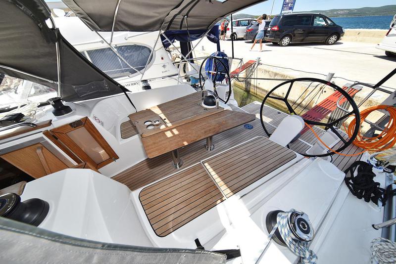 Book yachts online - sailboat - Bavaria Cruiser 37 - Sofija - rent