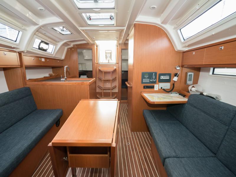 Book yachts online - sailboat - Bavaria Cruiser 37 - Rea - rent
