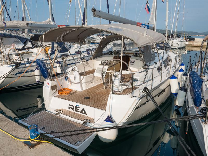 Book yachts online - sailboat - Bavaria Cruiser 37 - Rea - rent