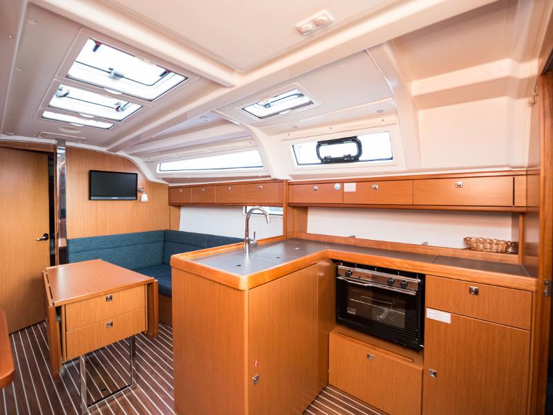 Book yachts online - sailboat - Bavaria Cruiser 37 - Rea - rent