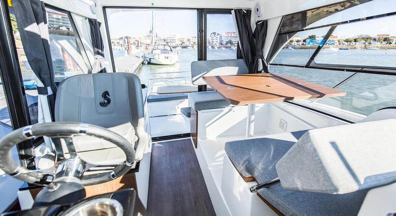 Book yachts online - motorboat - Antares 9 OB - Aurora - rent