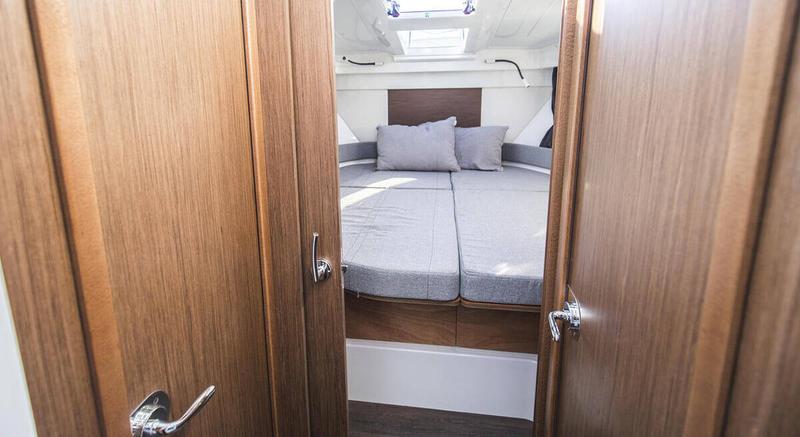 Book yachts online - motorboat - Antares 9 OB - Aurora - rent