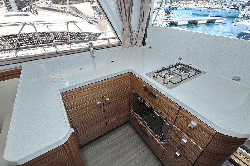 Book yachts online - motorboat - Greenline  48 Fly - Noah - rent
