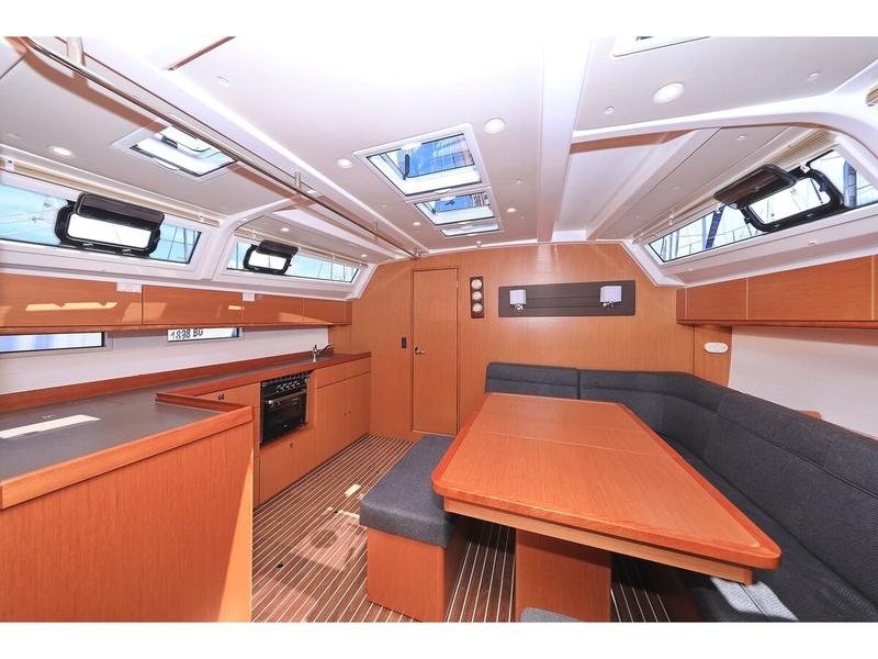 Book yachts online - sailboat - Bavaria Cruiser 46 - Summer Jazz - rent