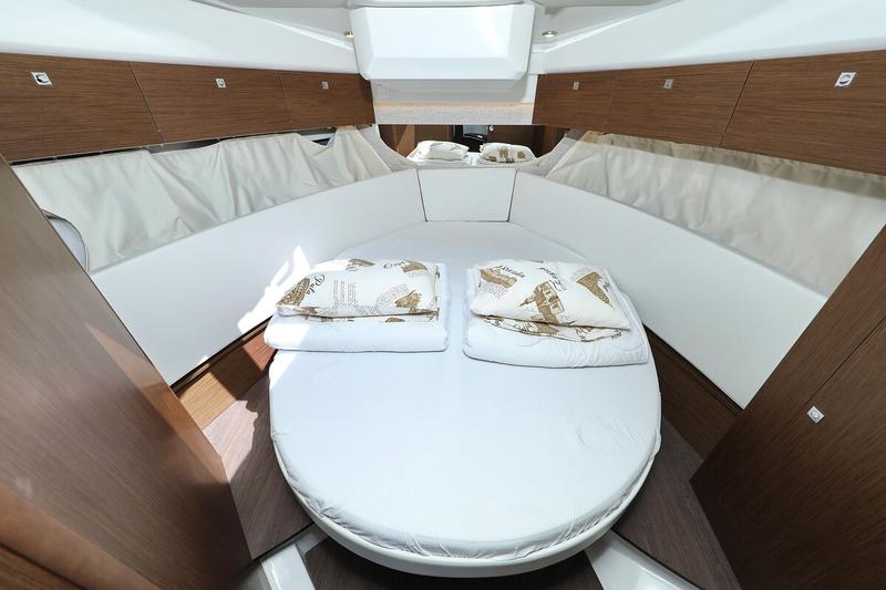 Book yachts online - motorboat - Merry Fisher 1095 FLY - Tana - rent