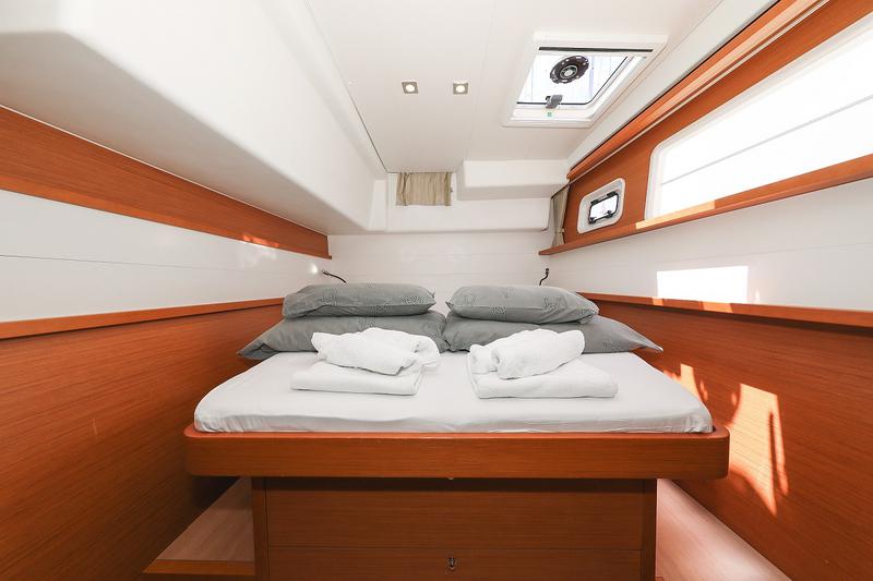 Book yachts online - catamaran - Lagoon 450 - Paula &amp; Hana - rent