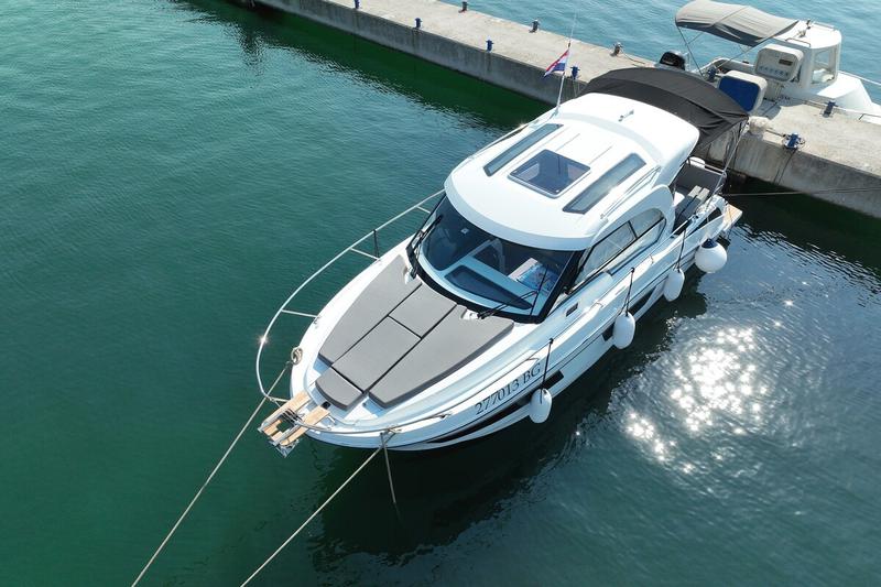 Book yachts online - motorboat - Antares 9 OB - Freeya - rent