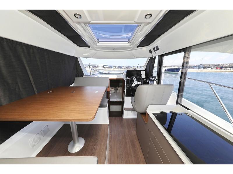 Book yachts online - motorboat - Antares 9 OB - Freeya - rent