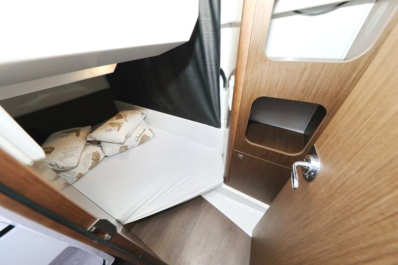 Book yachts online - motorboat - Antares 9 OB - Freeya - rent