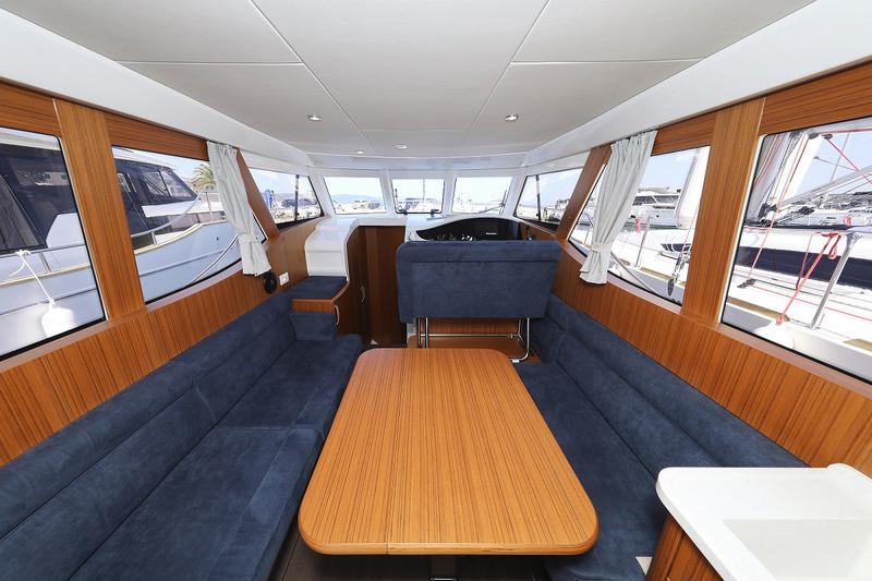 Book yachts online - motorboat - Greenline 33 - Fields of Gold - rent