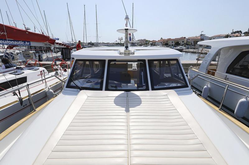 Book yachts online - motorboat - Greenline 33 - Fields of Gold - rent