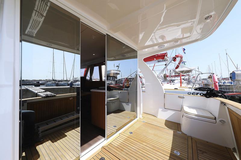 Book yachts online - motorboat - Greenline 33 - Fields of Gold - rent