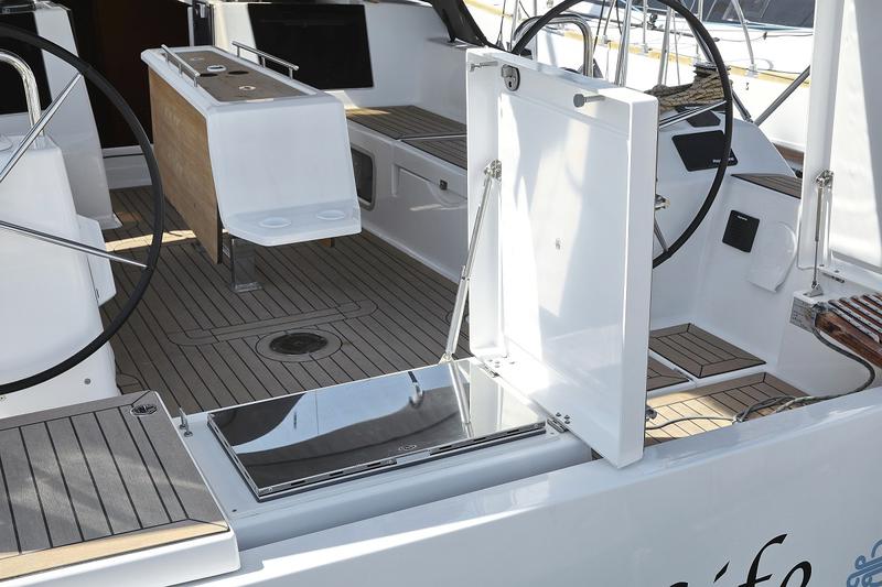 Book yachts online - sailboat - Dufour 460 Grand Large - 5 cabins - SunnyLife - rent