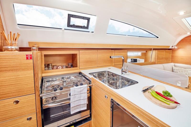 Book yachts online - sailboat - Elan Impression 40.1 - Kaya - rent