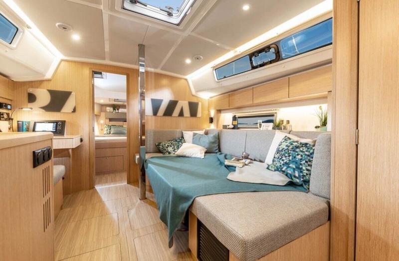 Book yachts online - sailboat - Bavaria C42 - SeaTime - rent