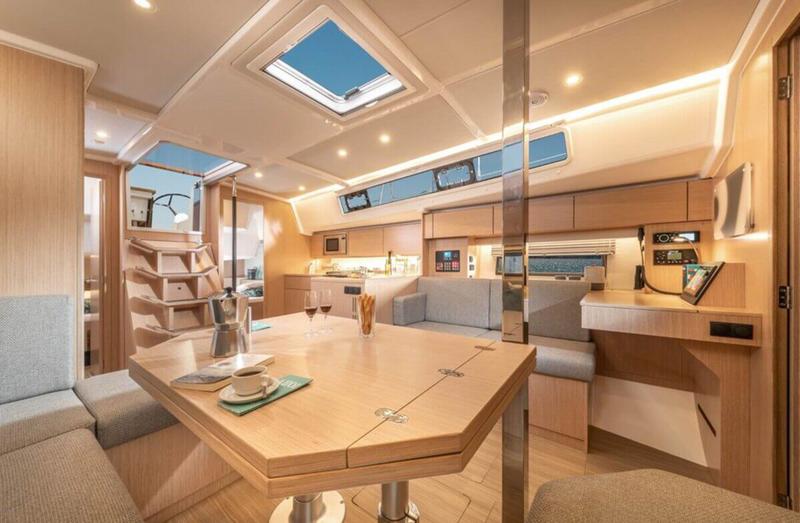 Book yachts online - sailboat - Bavaria C42 - SeaTime - rent