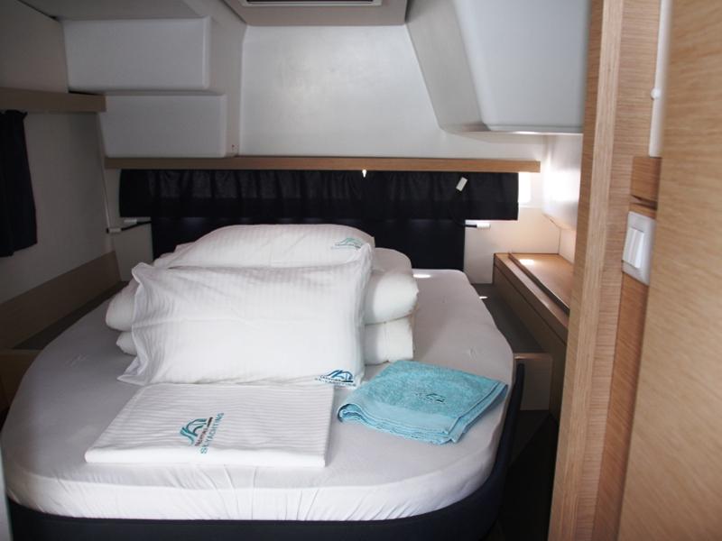 Book yachts online - catamaran - Lucia 40 - Sky Maria - rent