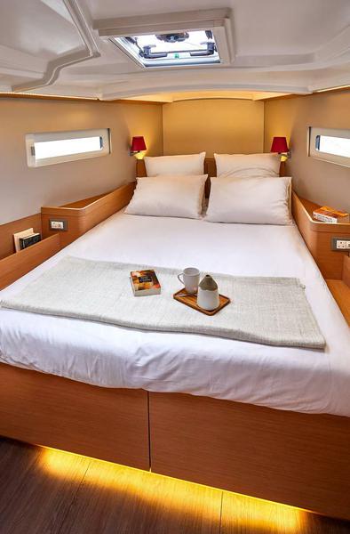 Book yachts online - sailboat - Sun Odyssey 410 - Sky Ela - rent