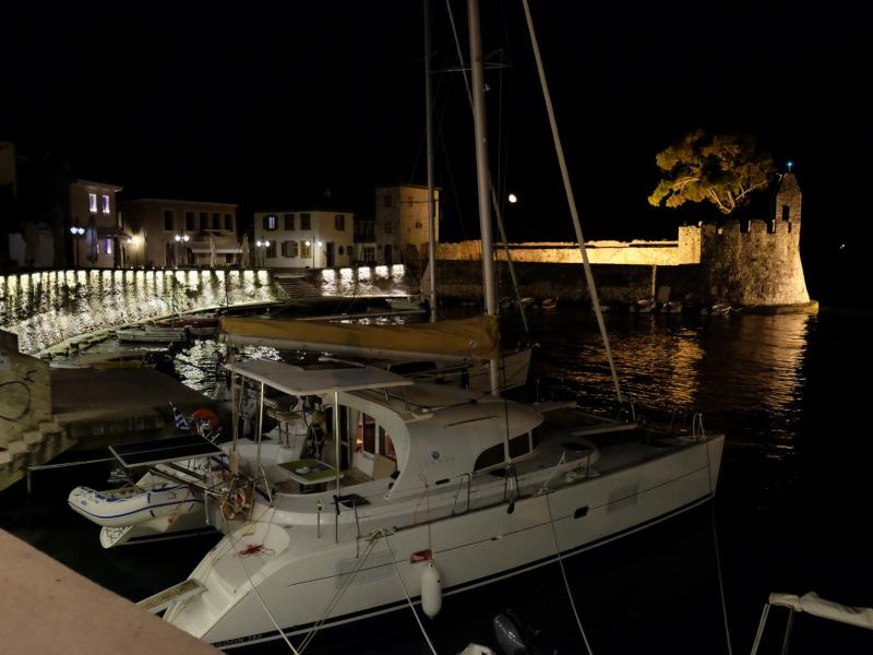 Book yachts online - catamaran - Lagoon 380 - Bagpuss - rent