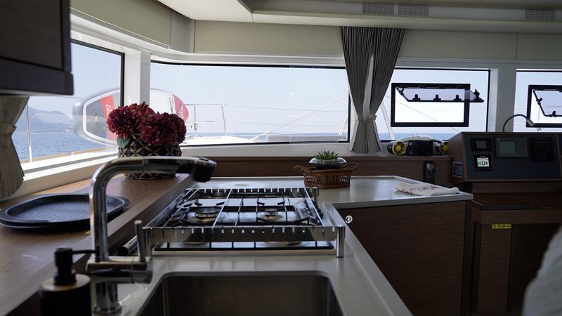Book yachts online - catamaran - Lagoon 52 - Blue Velvet - rent