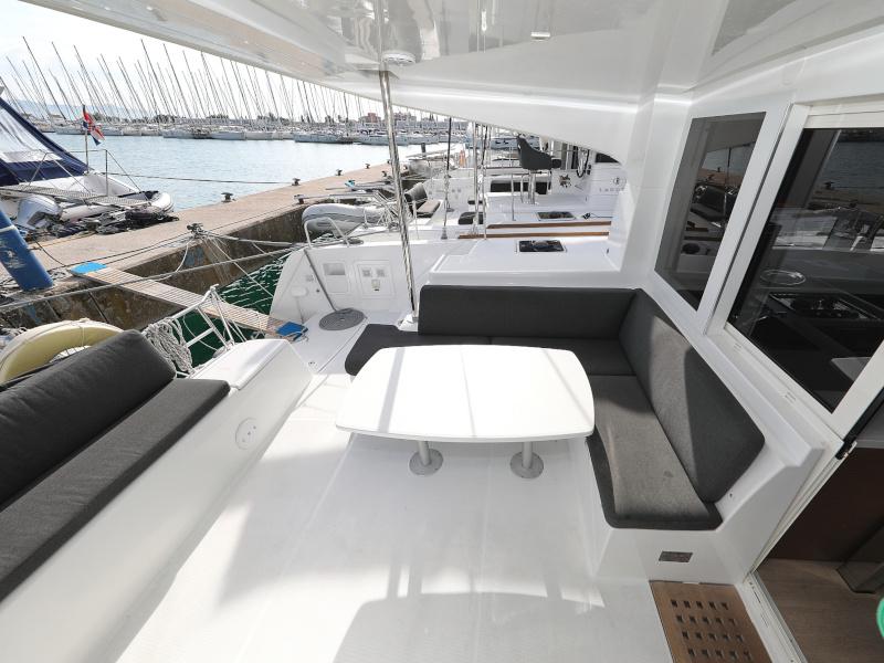 Book yachts online - catamaran - Lagoon 40 - MARI - rent
