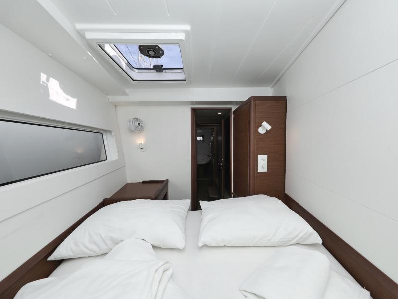 Book yachts online - catamaran - Lagoon 40 - MARI - rent