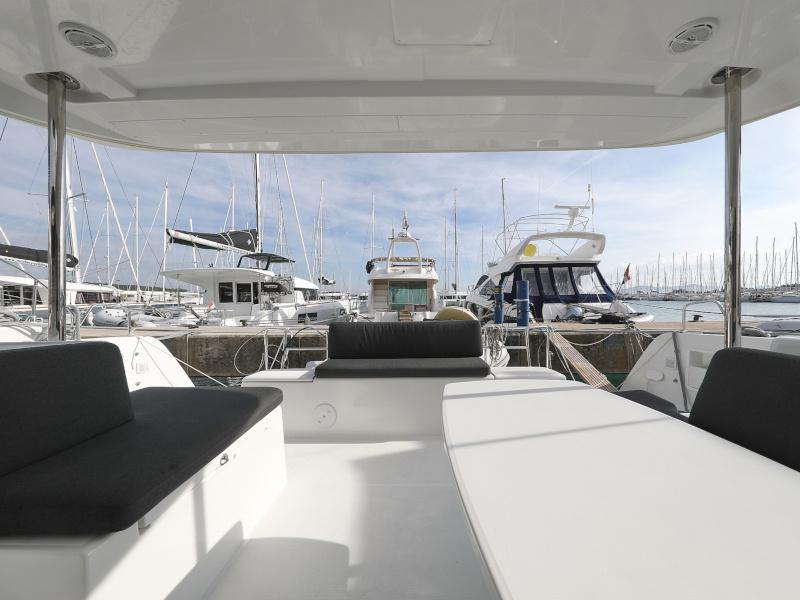 Book yachts online - catamaran - Lagoon 40 - MARI - rent
